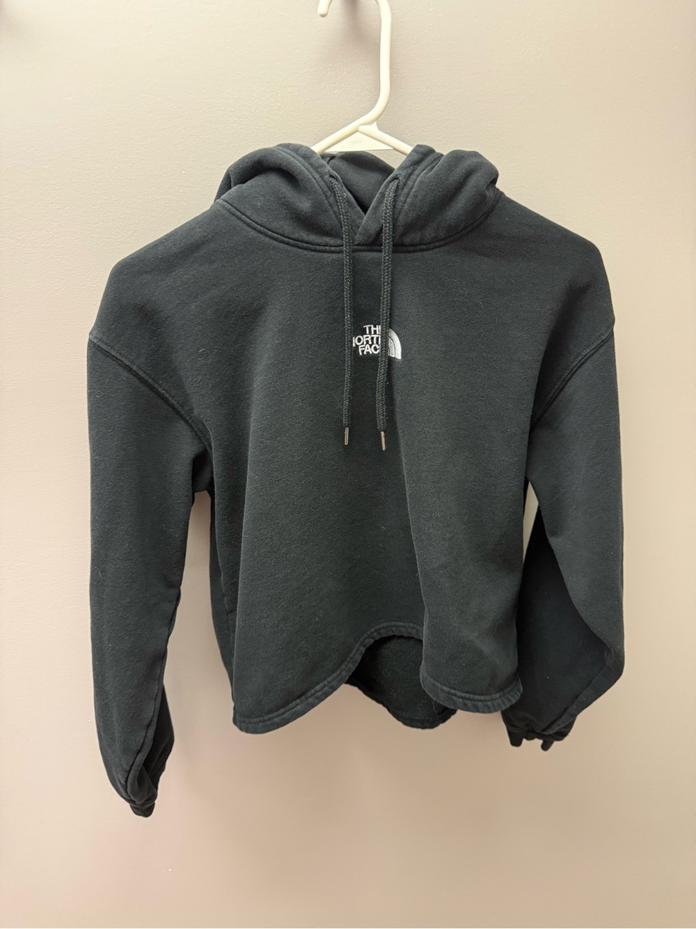 Women’s north face black cropped hoodie